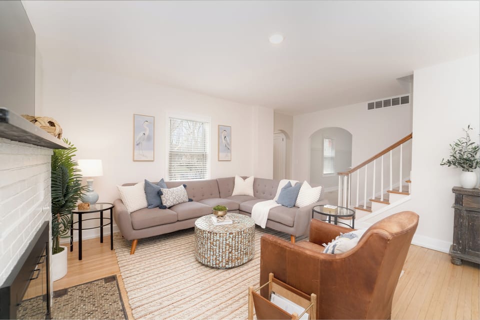 Open concept living space w/room for all.