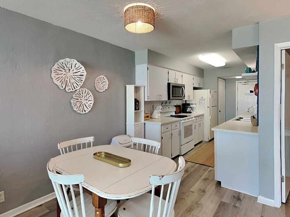 Dining Area - Table for Four