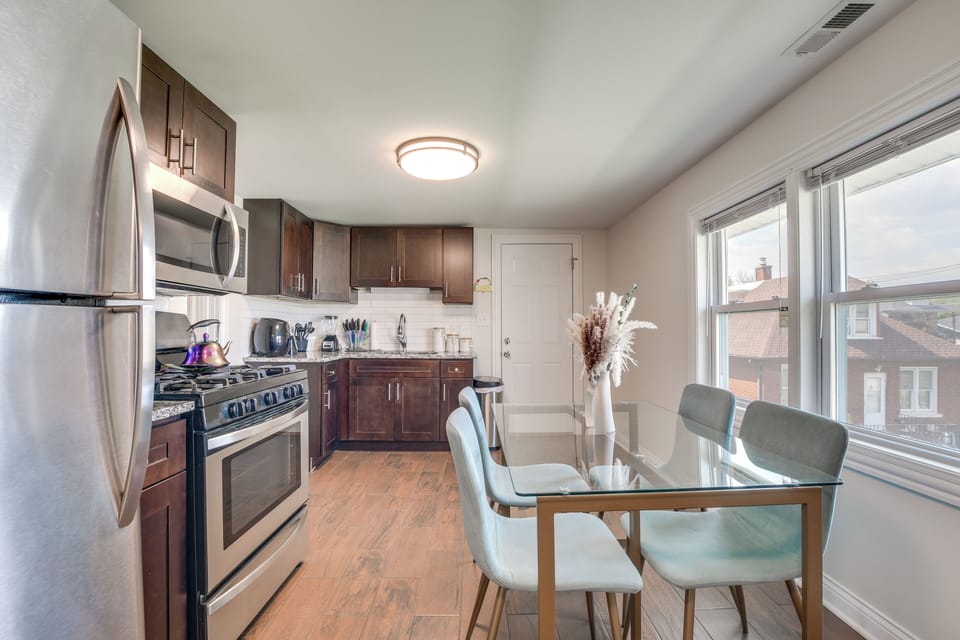 Dining Area | Dishware/Flatware