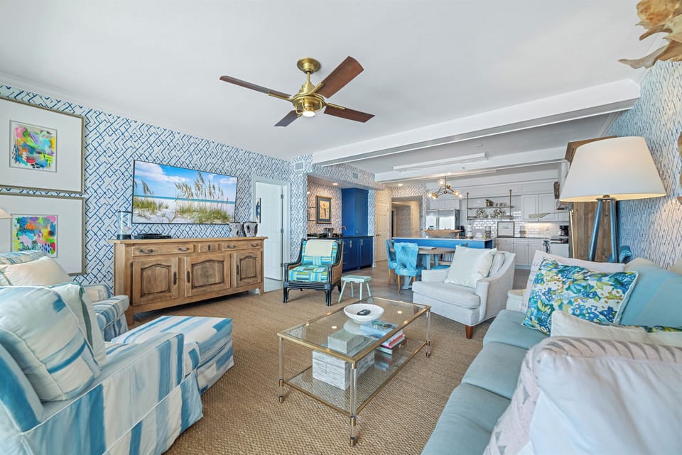 An inviting open-concept living and dining area, perfect for entertaining or relaxing in comfort.