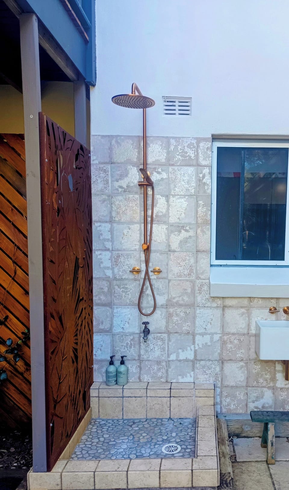 outdoor shower hot and cold