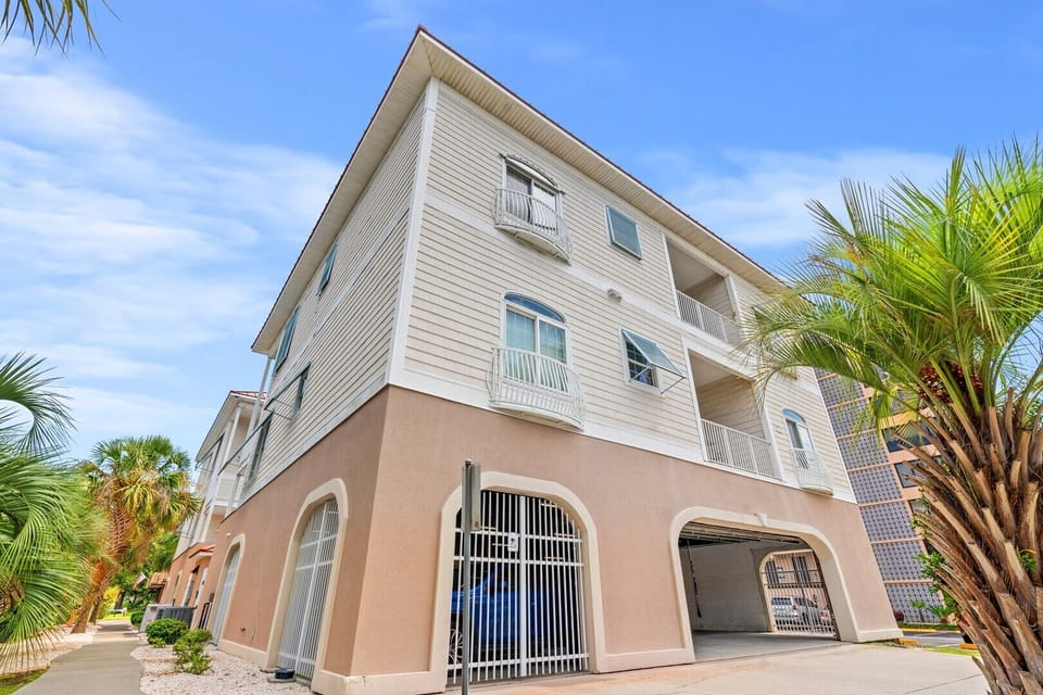 Winward Palms B