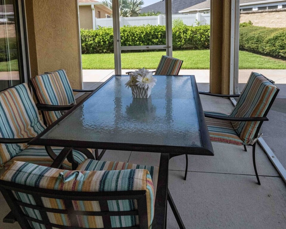 Outdoor dining