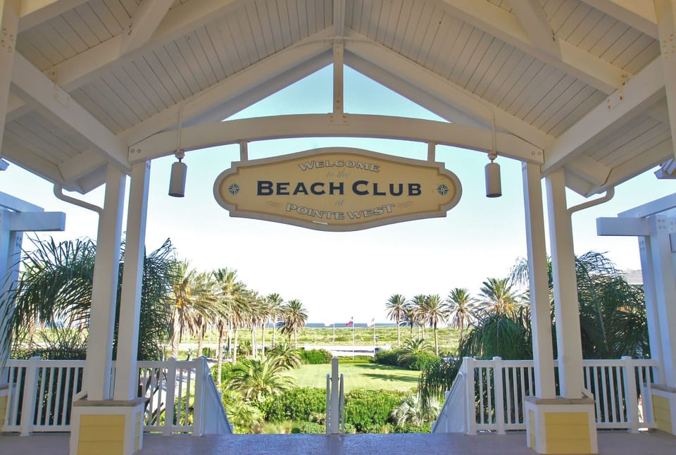 Beach Club - Central Amenity Hub In Pointe West