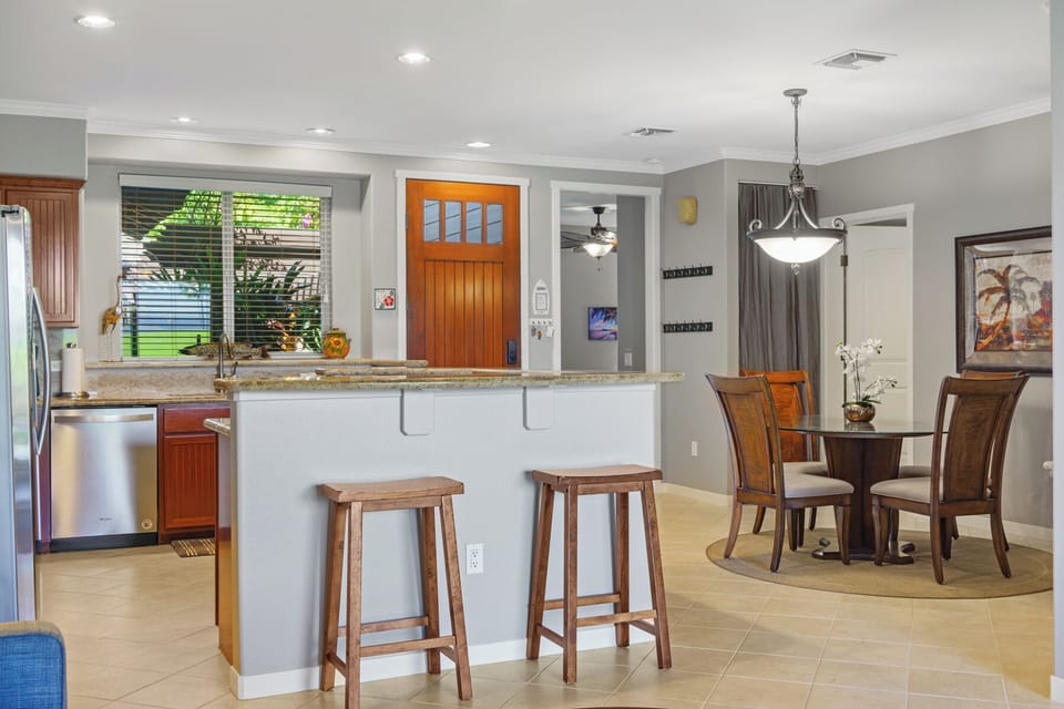 Castle at MaunaLani Golf Villas A3 - Full Kitchen - Dining Area (7)