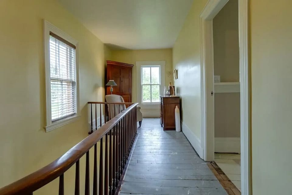 Upstairs Hallway Connecting Bedroom 5 and Bedroom 4