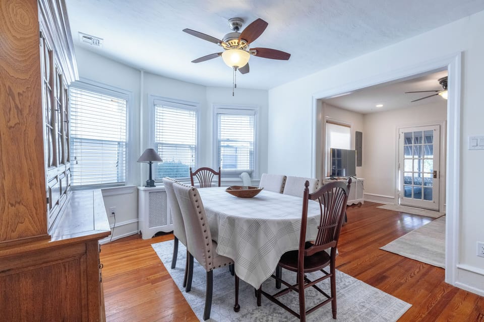 Dinning room with expandable table