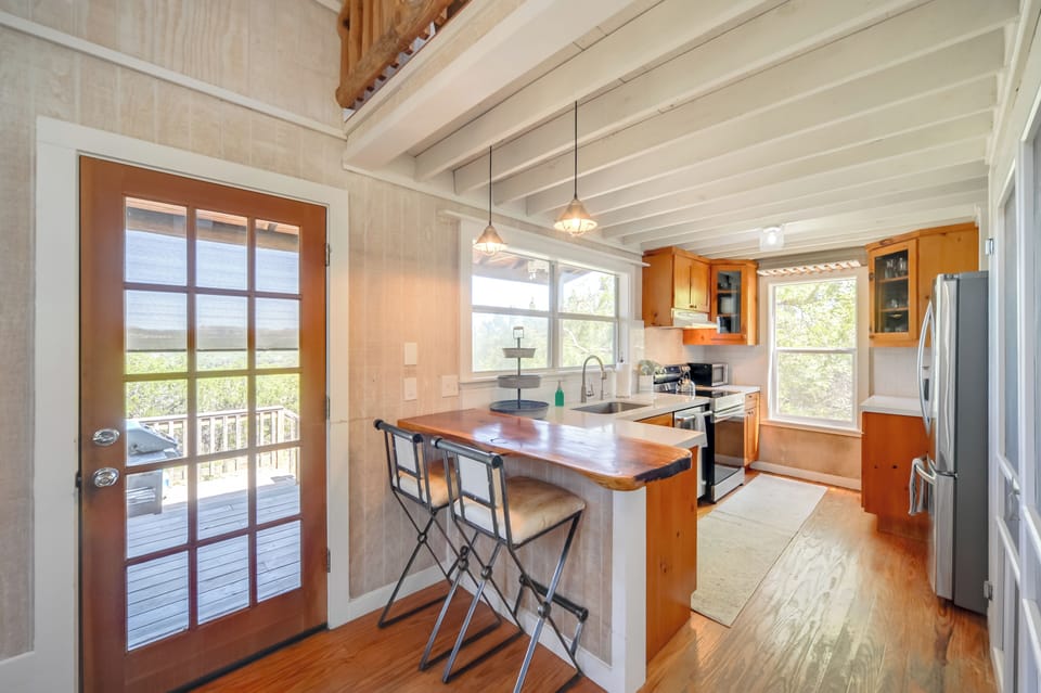 Kitchen | 1st Floor | Pod Coffee Maker | Toaster