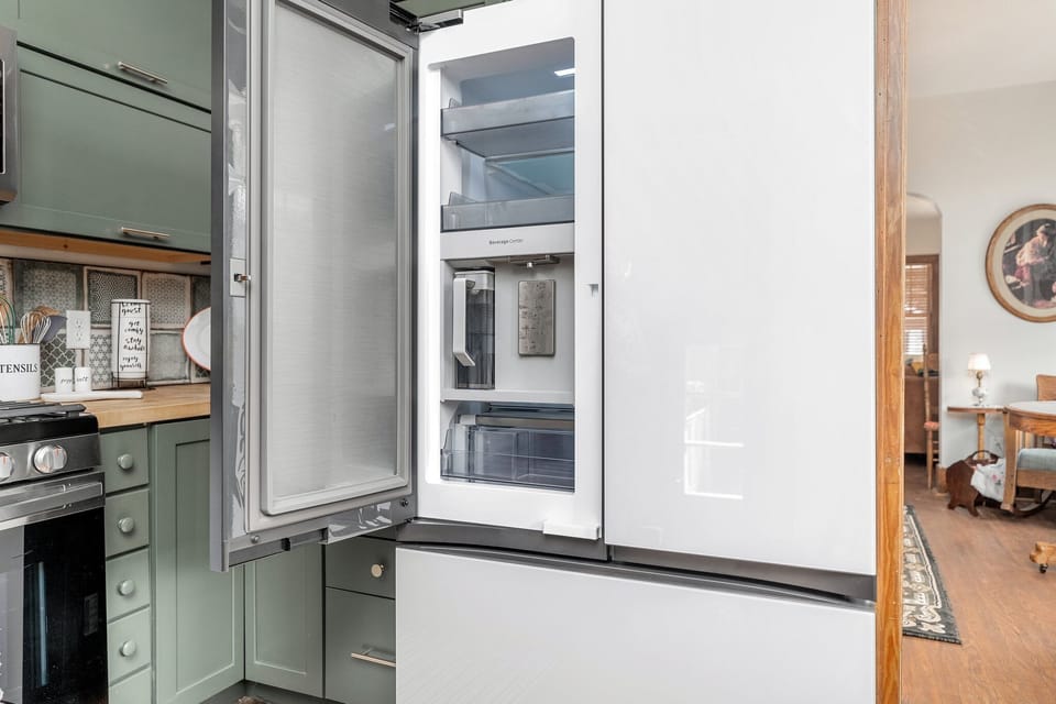 Filtered water with an automatic refilling pitcher!