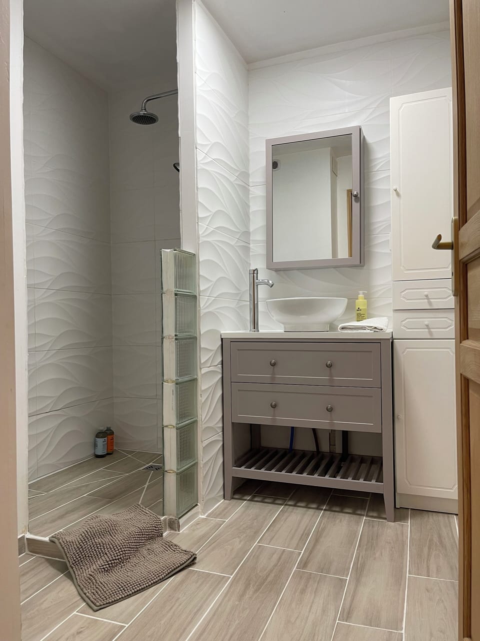 Bathroom 1 of 2