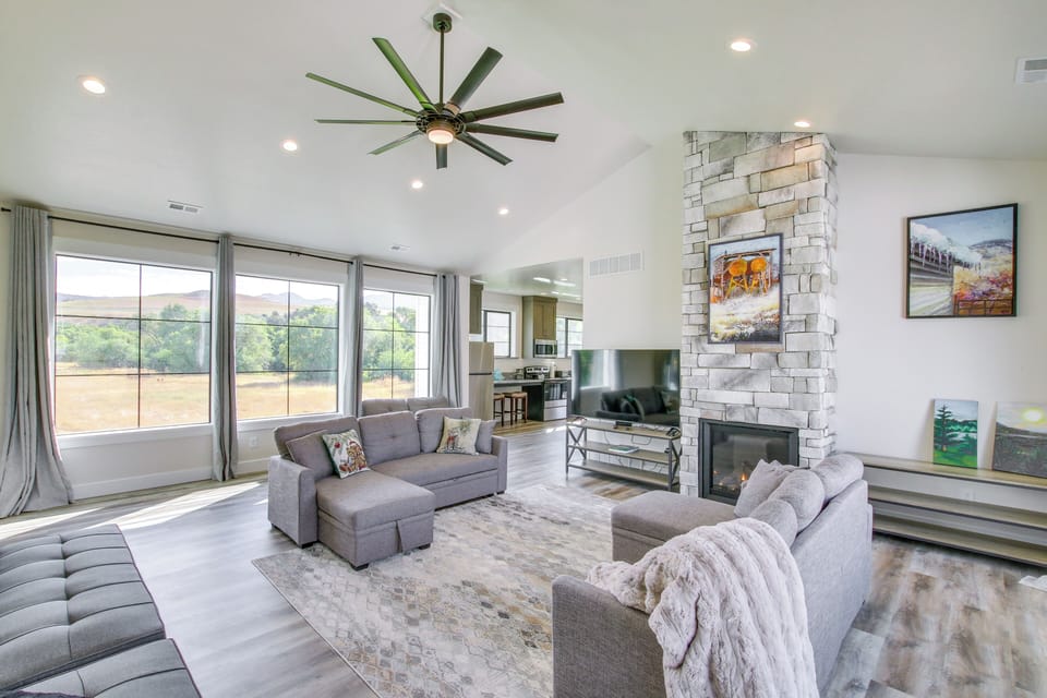 Preston Vacation Rental | 6BR | 5.5BA | Stairs Required | 4,400 Sq Ft