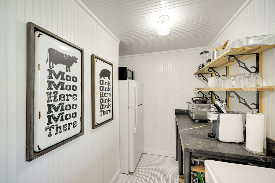 Kitchenette | 1st Floor | Blender | Hot Plate