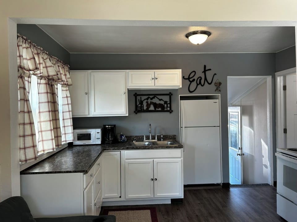 Full kitchen