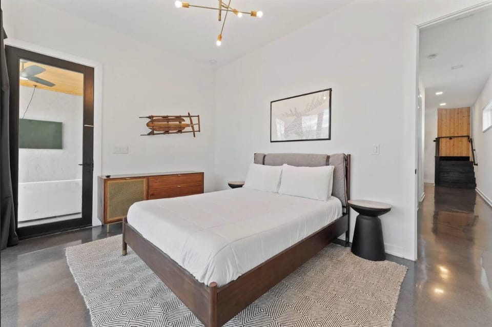 The 2nd queen bedroom offers a dresser to make you feel at home!
