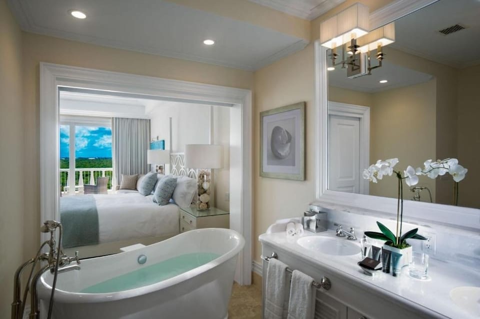 Unit with King bed. Exact unit will be assigned upon arrival. Views, colors, and decor may vary.