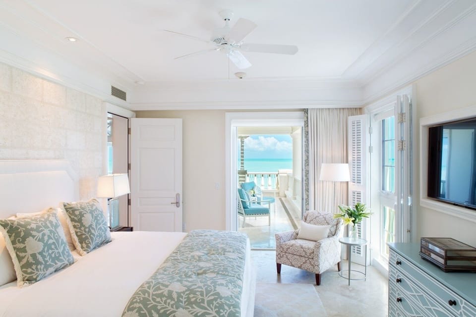 Unit with King bed. Exact unit will be assigned upon arrival. Views, colors, and decor may vary.