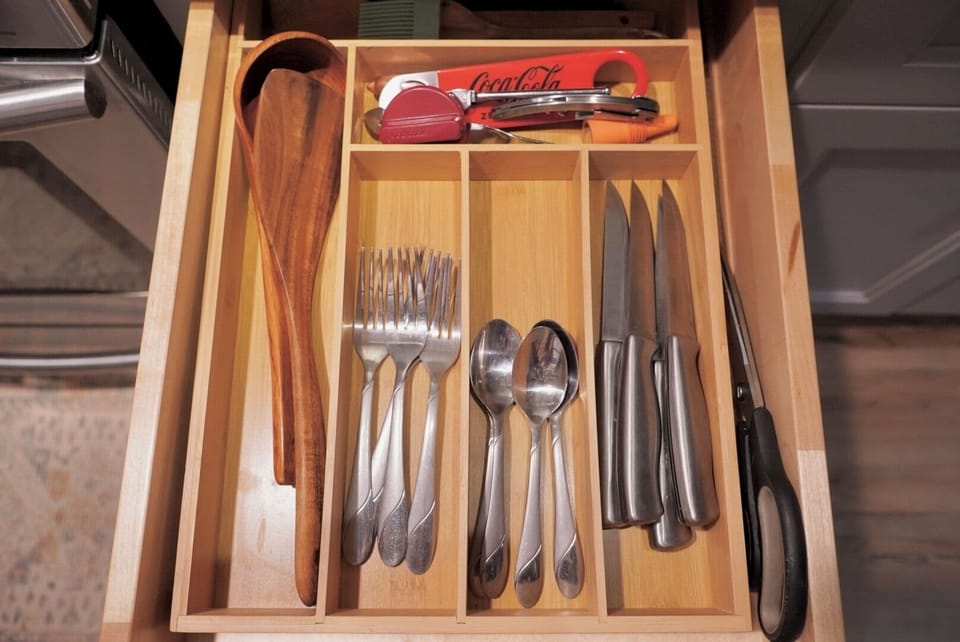Dining utensils 