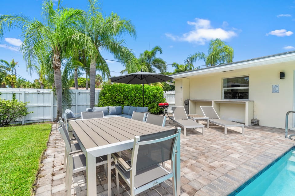 Large pool and Large Fenced-in yard. Perfect for entertaining!