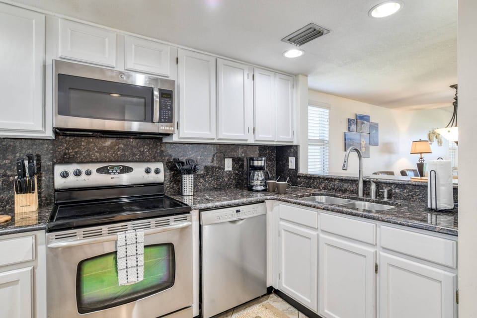The bright and modern kitchen has everything you need to prepare your favorite foods and drinks.