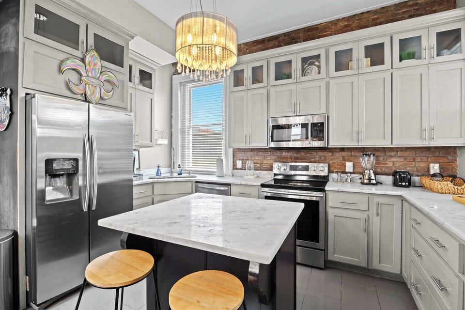 Kitchen: Marble countertops, sleek appliances, and exposed brick – your perfect cooking haven awaits!