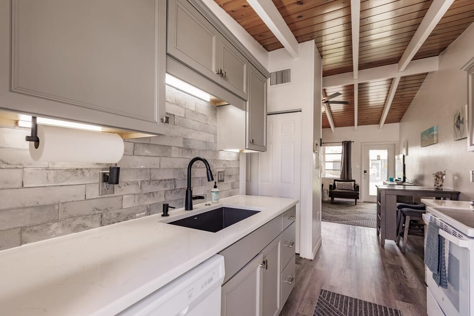 06 Kitchen