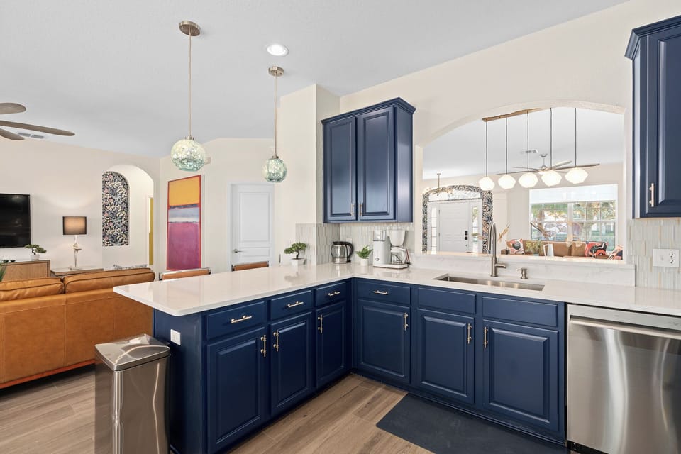 Full Modern Kitchen w/Quartz Countertops