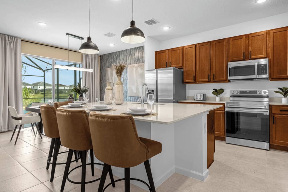 Fully Equipped Chef's Kitchen with Kitchen Island