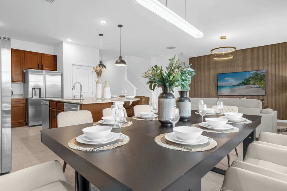 Large Capacity Dining Table