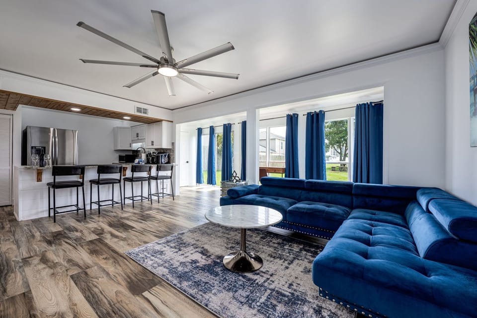 Living room and breakfast bar