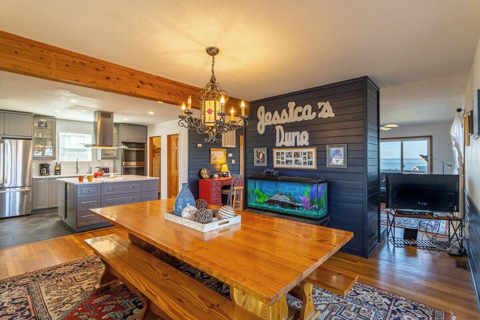 Mid Level Dining Area