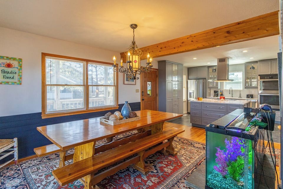 Mid Level Dining Area