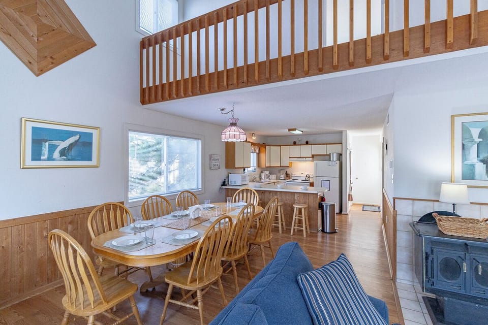 Mid Level Dining Area