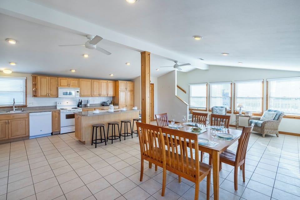 Lower Level Dining Area