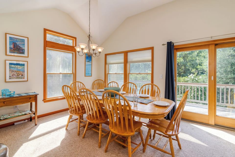 Top Level Dining  Area