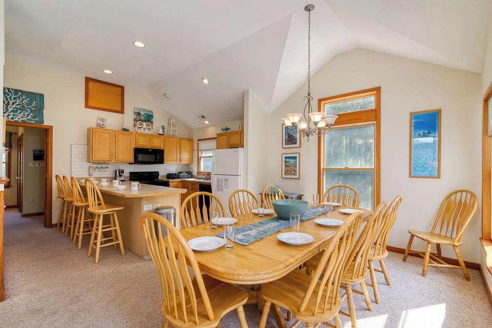 Top Level Dining  Area