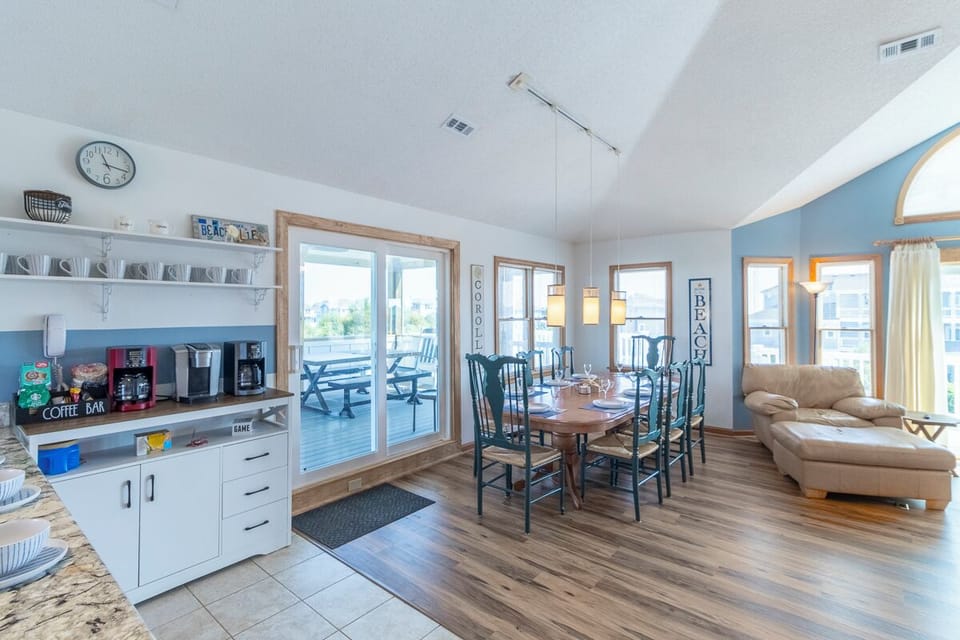Top Level Dining Area