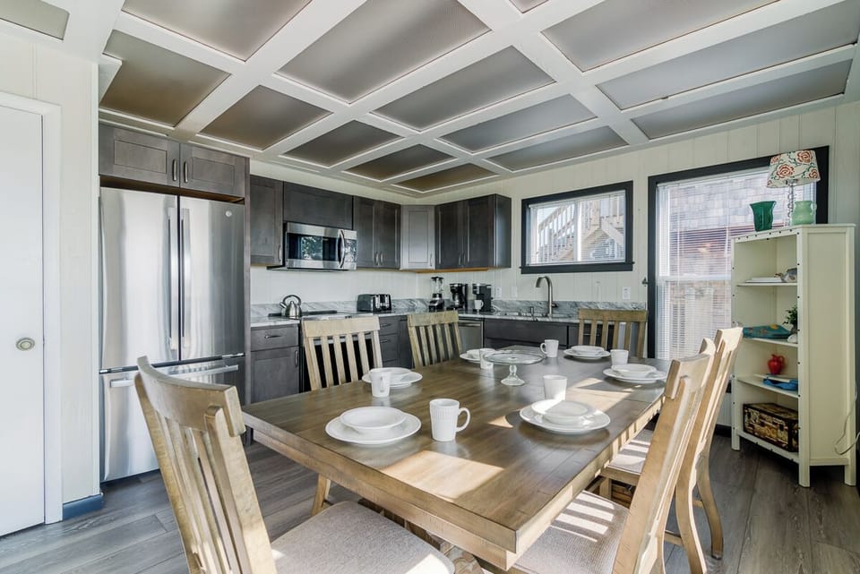 Mid Level Dining Area