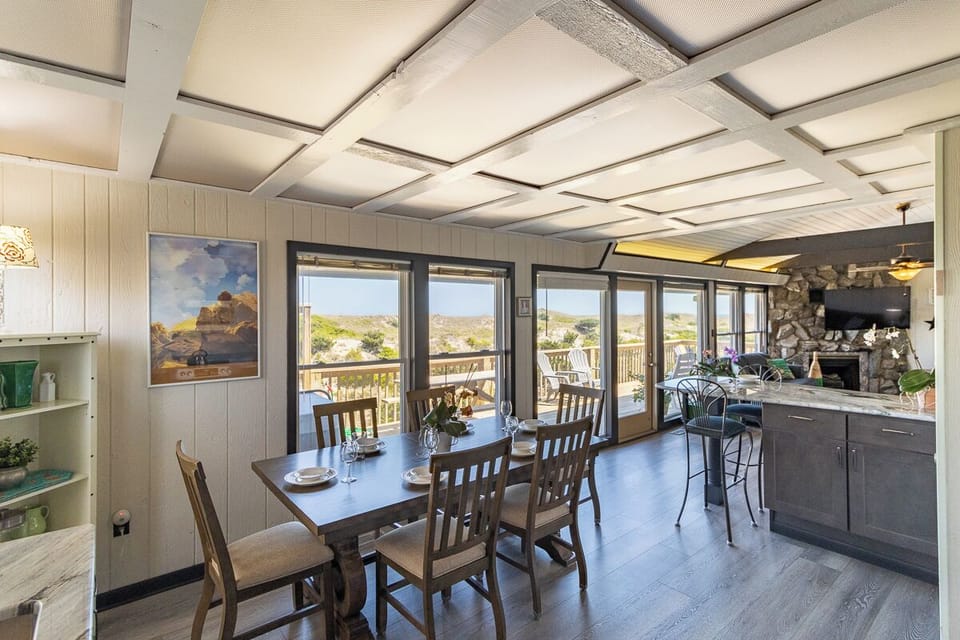 Mid Level Dining Area