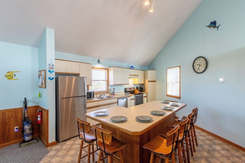 Level 3 Kitchen and Dining Area