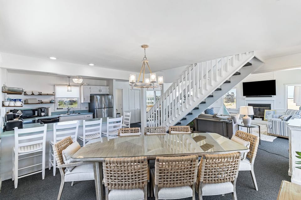 Top Level Dining Area