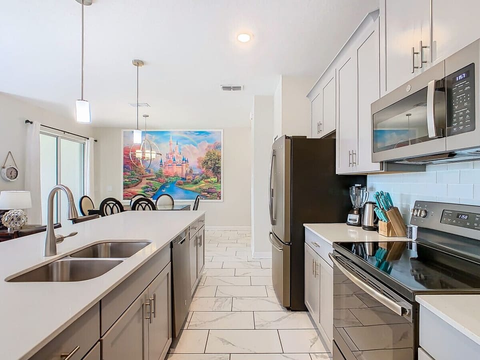 Modern and bright kitchen, perfect for your next getaway.