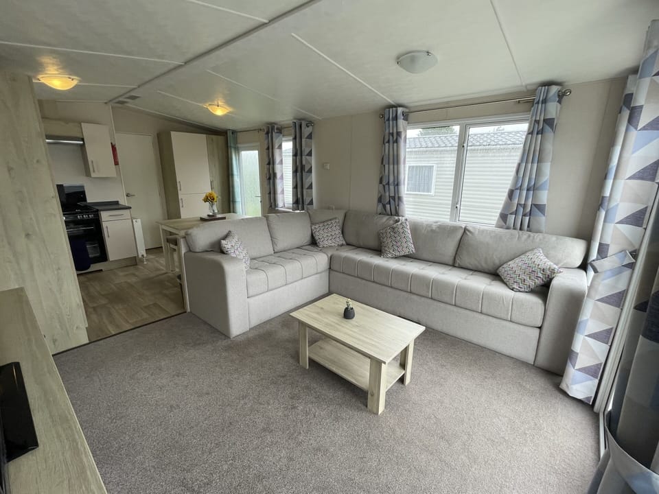 Spacious lounge