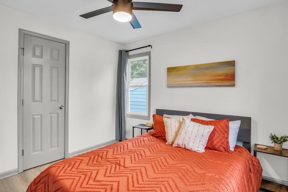 3rd Bedroom - Queen Bed