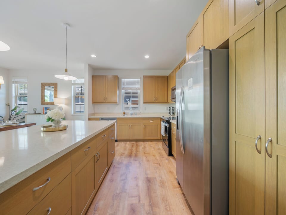 Fully equipped kitchen with modern finishes!