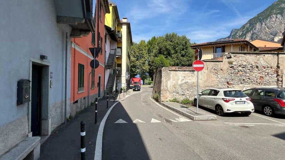 The main road leading to the apartment
