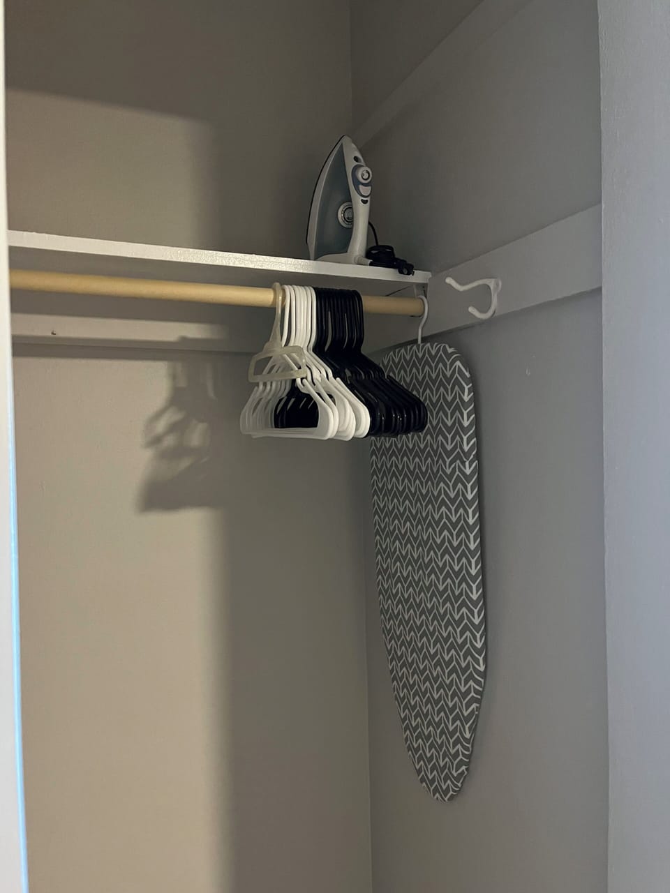 Hangers ironing board & iron
