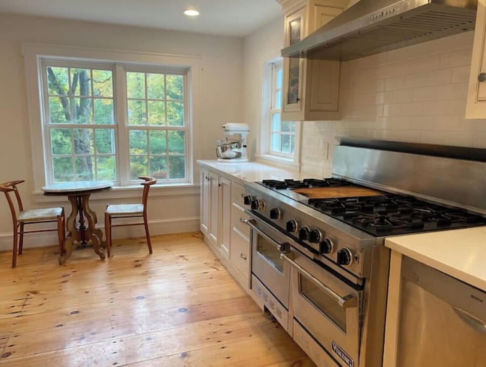 kitchen has windows on 2 sides