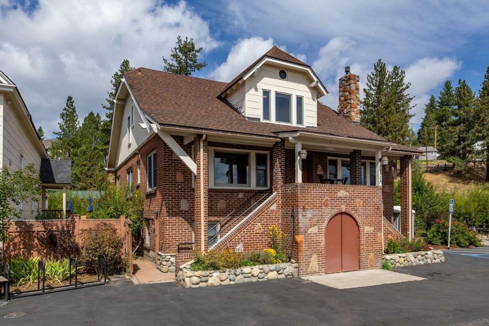 Exterior view of home