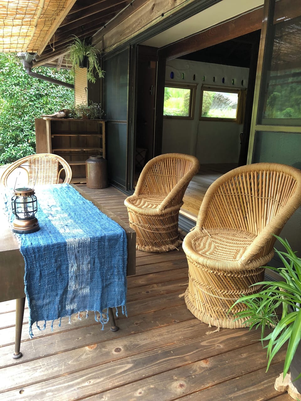 客室前のデッキ