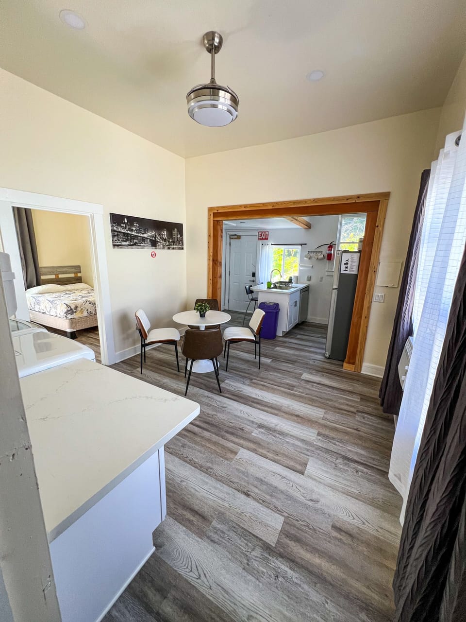 Kitchen dining area